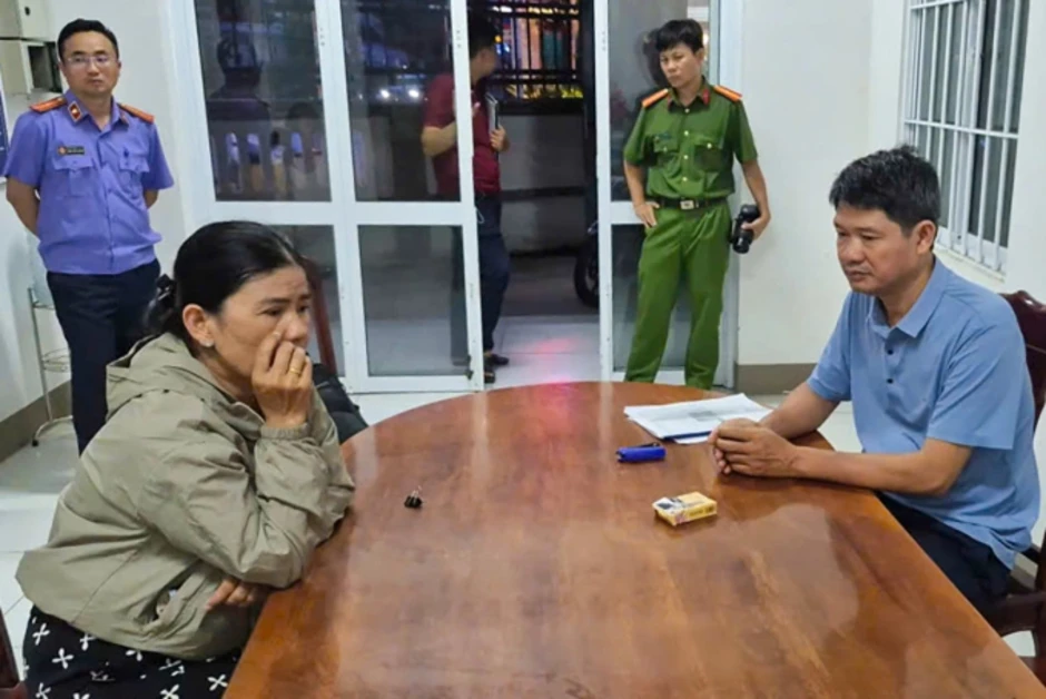Trạm trưởng Kiểm lâm tiếp tay cho chủ tiệm nuôi nhốt chim trái phép Trạm trưởng Kiểm lâm tiếp tay cho chủ tiệm nuôi nhốt chim trái phép