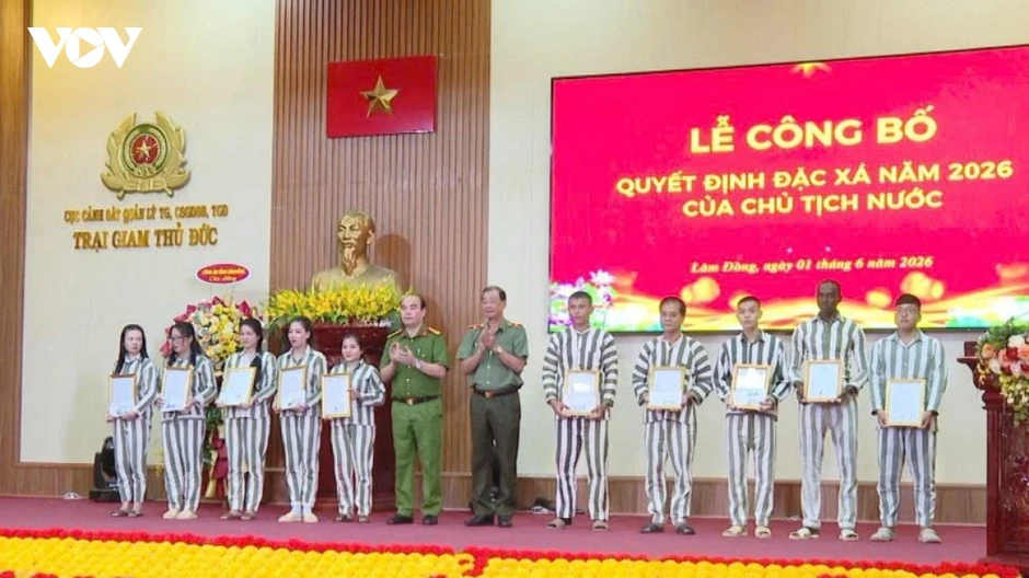Trao quyết định đặc xá của Chủ tịch nước cho 615 phạm nhân ở Lâm Đồng Trao quyết định đặc xá của Chủ tịch nước cho 615 phạm nhân ở Lâm Đồng