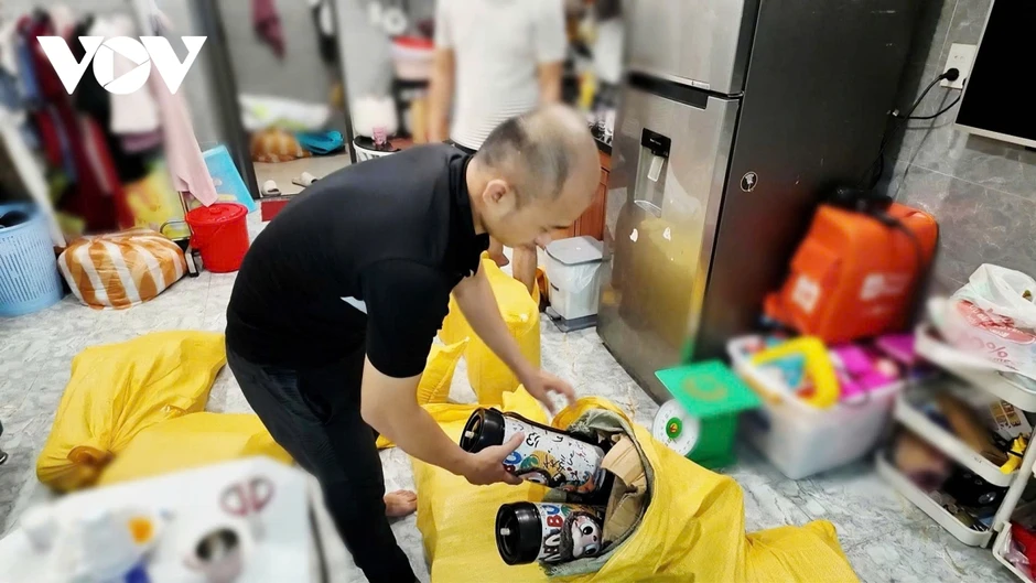 Triệt phá 2 vụ buôn bán "khí cười" ở Đà Nẵng Triệt phá 2 vụ buôn bán "khí cười" ở Đà Nẵng