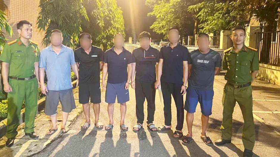 Triệt phá 2 vụ cá độ bóng đá trên mạng, bắt giữ 6 đối tượng tại Hà Nội Triệt phá 2 vụ cá độ bóng đá trên mạng, bắt giữ 6 đối tượng tại Hà Nội