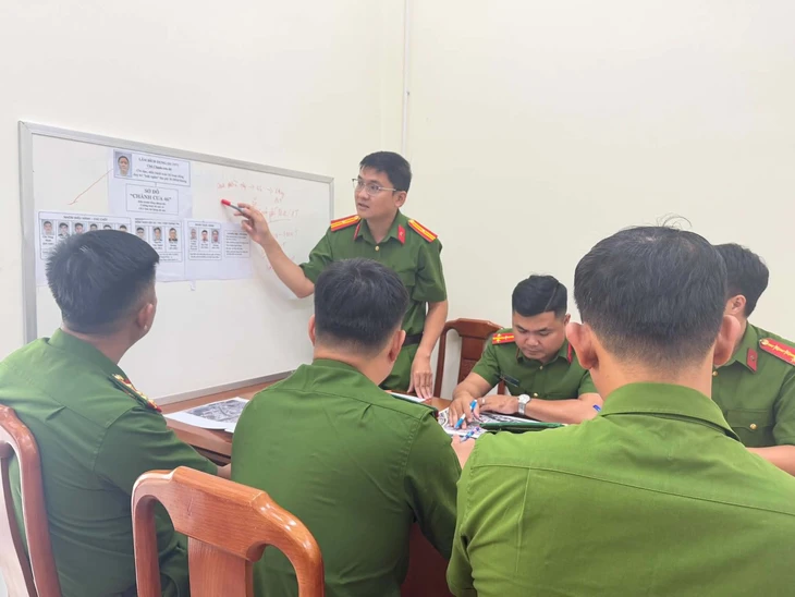 Triệt phá băng giang hồ ‘Chành cua 46’ đe dọa thương lái, ép đóng tiền bảo kê Triệt phá băng giang hồ ‘Chành cua 46’ đe dọa thương lái, ép đóng tiền bảo kê
