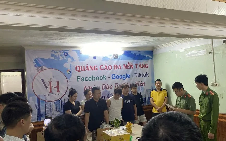 Triệt phá chuyên án sản xuất và buôn bán thuốc giả trên không gian mạng Triệt phá chuyên án sản xuất và buôn bán thuốc giả trên không gian mạng