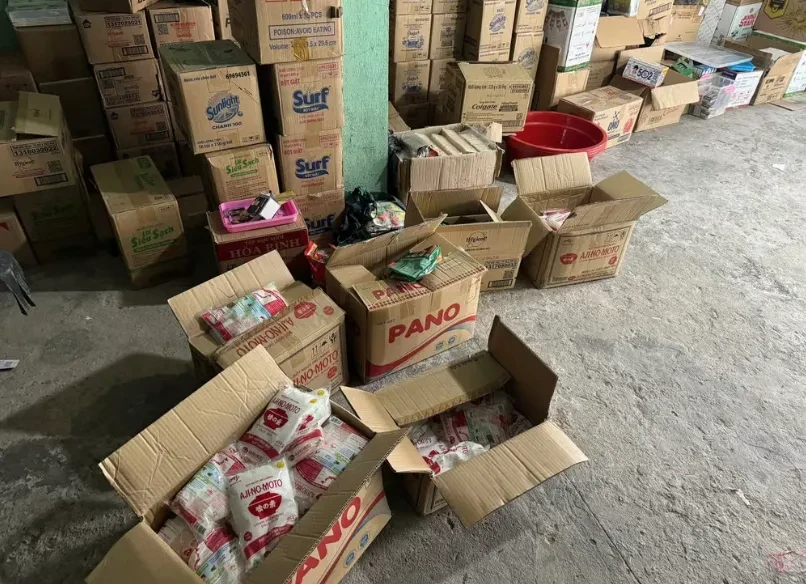 Triệt phá đường dây bột ngọt, hạt nêm giả quy mô lớn ở TP Hồ Chí Minh, khởi tố 5 bị can Triệt phá đường dây bột ngọt, hạt nêm giả quy mô lớn ở TP Hồ Chí Minh, khởi tố 5 bị can
