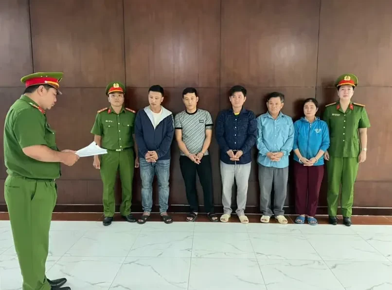 Triệt phá đường dây bột ngọt, hạt nêm giả quy mô lớn ở TP Hồ Chí Minh, khởi tố 5 bị can Triệt phá đường dây bột ngọt, hạt nêm giả quy mô lớn ở TP Hồ Chí Minh, khởi tố 5 bị can