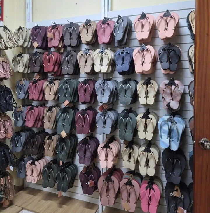 Triệt phá đường dây buôn bán dép giả nhãn hiệu Havaianas, thu giữ hơn 11.000 đôi Triệt phá đường dây buôn bán dép giả nhãn hiệu Havaianas, thu giữ hơn 11.000 đôi