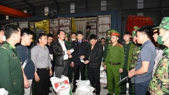 Triệt phá đường dây buôn lậu caffeine quy mô đặc biệt lớn