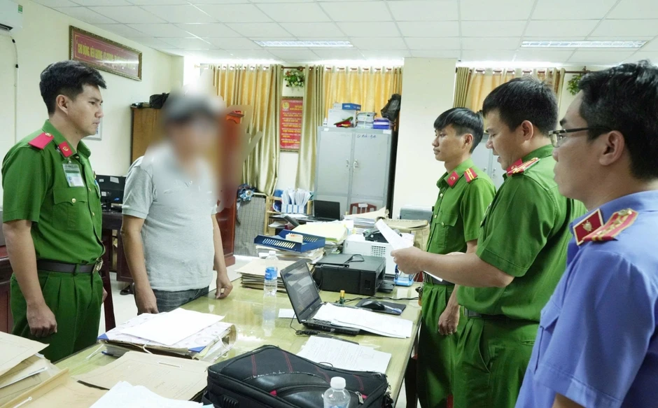 Triệt phá đường dây buôn lậu dầu từ nước ngoài vào Việt Nam