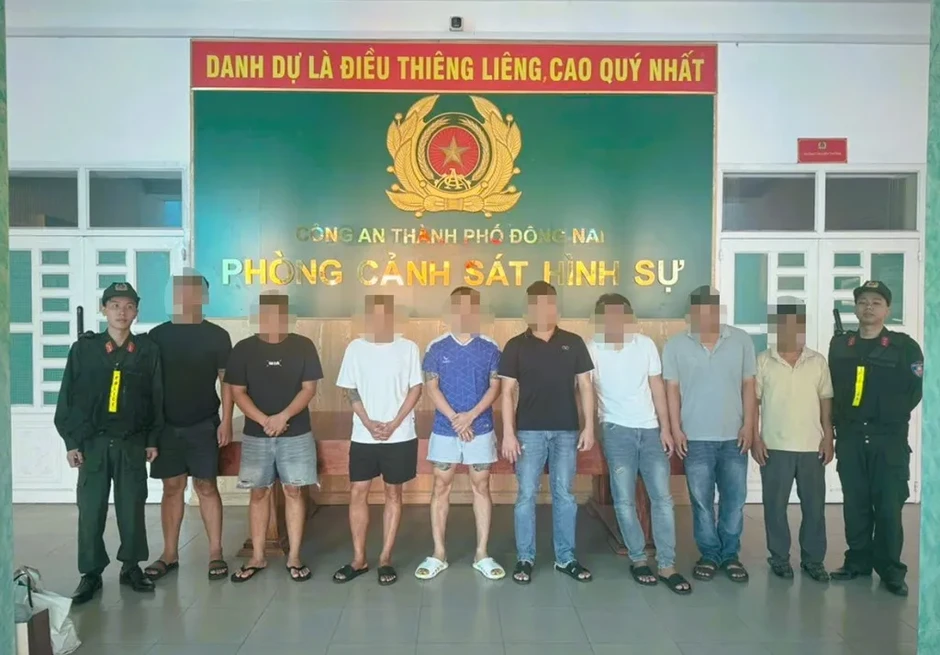 Triệt phá đường dây cá độ bóng đá giao dịch hơn 70 tỷ đồng mỗi tháng Triệt phá đường dây cá độ bóng đá giao dịch hơn 70 tỷ đồng mỗi tháng