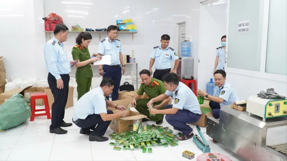 Triệt phá đường dây dầu gió giả liên tỉnh trị giá hơn 2 tỉ đồng Triệt phá đường dây dầu gió giả liên tỉnh trị giá hơn 2 tỉ đồng
