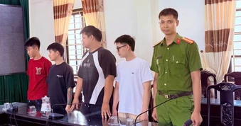 Triệt phá đường dây dụ học sinh THPT bán tài khoản ngân hàng