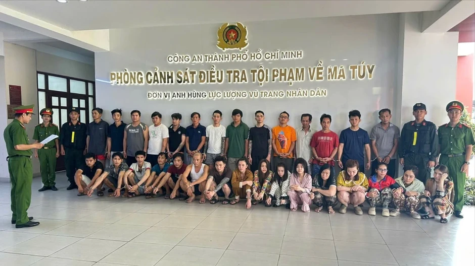 Triệt phá đường dây đưa ma túy từ Campuchia về TP.HCM, bắt giữ 26 người Triệt phá đường dây đưa ma túy từ Campuchia về TP.HCM, bắt giữ 26 người