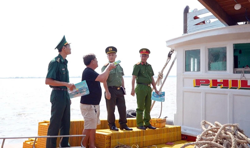 Triệt phá đường dây đưa tàu cá và ngư dân khai thác hải sản trái phép Triệt phá đường dây đưa tàu cá và ngư dân khai thác hải sản trái phép