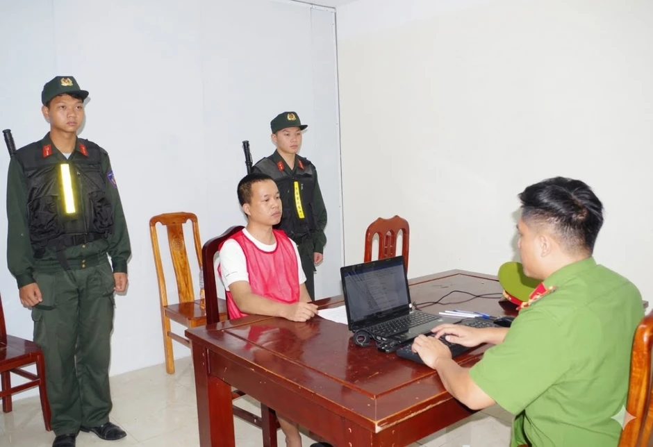 Triệt phá đường dây lừa đảo hơn 250 tỷ đồng có "sào huyệt" tại Campuchia Triệt phá đường dây lừa đảo hơn 250 tỷ đồng có "sào huyệt" tại Campuchia