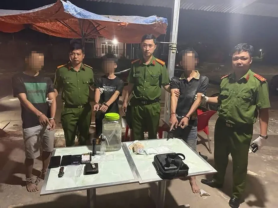 Triệt phá đường dây ma túy, bắt 30 đối tượng Triệt phá đường dây ma túy, bắt 30 đối tượng