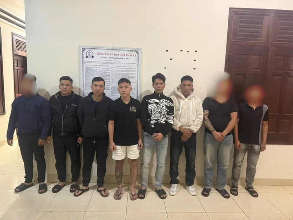 Triệt phá đường dây mại dâm “khủng” với hơn 800 tài xế taxi làm môi giới Triệt phá đường dây mại dâm “khủng” với hơn 800 tài xế taxi làm môi giới