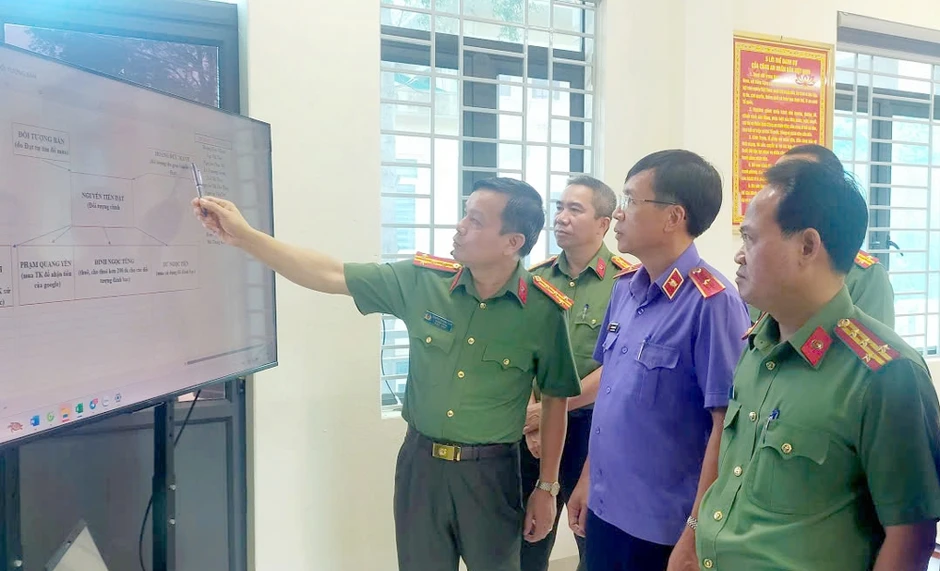 Triệt phá đường dây mua bán hơn 1.000 tài khoản ngân hàng