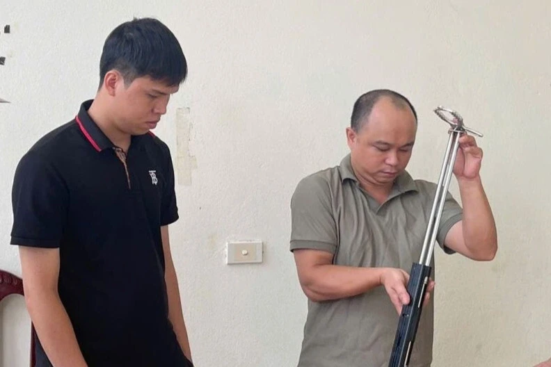 Triệt phá đường dây mua bán linh kiện súng ná từ Hà Nội về Thanh Hóa Triệt phá đường dây mua bán linh kiện súng ná từ Hà Nội về Thanh Hóa