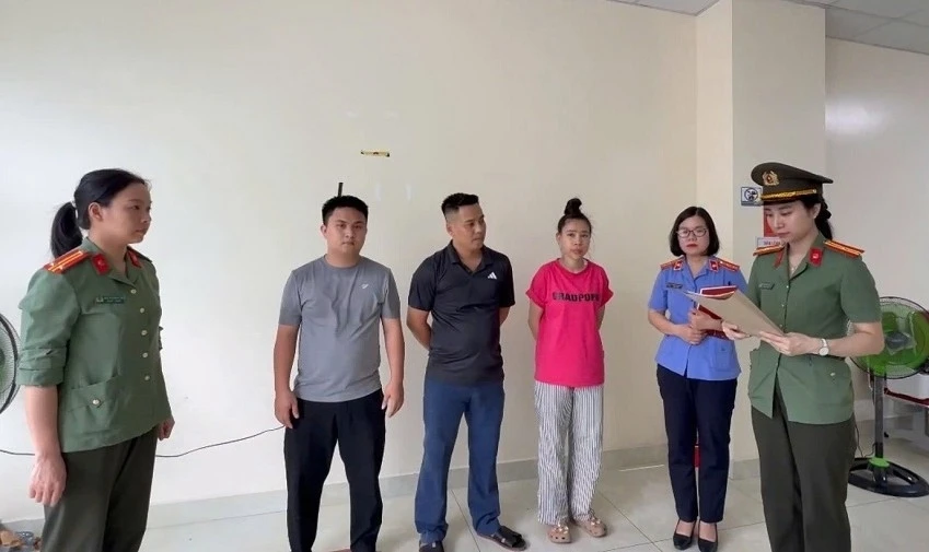 Triệt phá đường dây núp bóng cơ sở spa, lừa đảo gần 300 người Triệt phá đường dây núp bóng cơ sở spa, lừa đảo gần 300 người