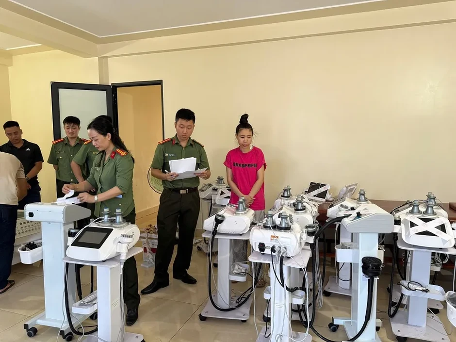 Triệt phá đường dây núp bóng spa điều trị xương khớp, lừa đảo gần 300 người Triệt phá đường dây núp bóng spa điều trị xương khớp, lừa đảo gần 300 người
