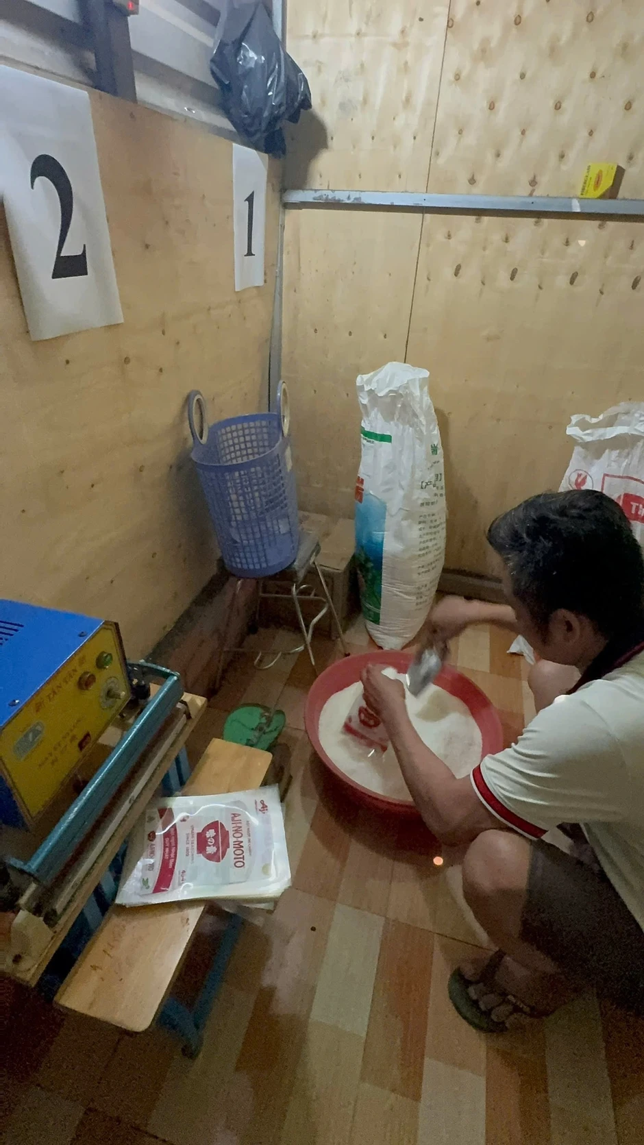 Triệt phá đường dây sản xuất, buôn bán bột ngọt giả nhãn hiệu Ajinomoto quy mô lớn Triệt phá đường dây sản xuất, buôn bán bột ngọt giả nhãn hiệu Ajinomoto quy mô lớn