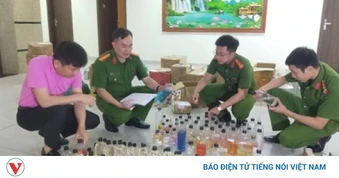 Triệt phá đường dây sản xuất, buôn bán nước hoa giả quy mô lớn