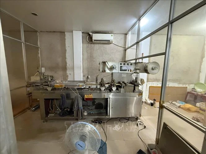 Triệt phá đường dây sản xuất, buôn bán thuốc Đông dược giả trị giá hơn 10 tỷ đồng Triệt phá đường dây sản xuất, buôn bán thuốc Đông dược giả trị giá hơn 10 tỷ đồng