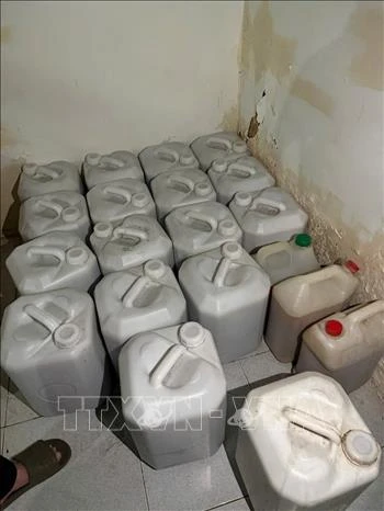 Triệt phá đường dây sản xuất, buôn bán thuốc Đông dược giả trị giá hơn 10 tỷ đồng Triệt phá đường dây sản xuất, buôn bán thuốc Đông dược giả trị giá hơn 10 tỷ đồng