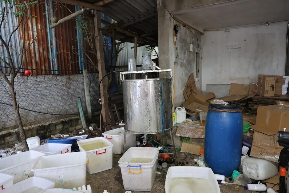 Triệt phá đường dây sản xuất sữa tắm, dầu gội giả, thu gần 30.000 sản phẩm Triệt phá đường dây sản xuất sữa tắm, dầu gội giả, thu gần 30.000 sản phẩm