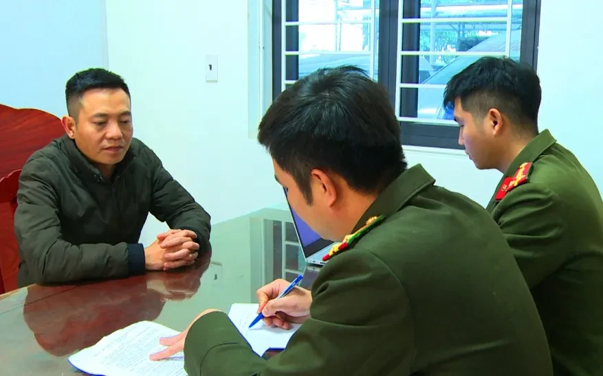 Triệt phá đường dây “thảo dược xương khớp” bán gần 87.000 đơn hàng, thu hơn 227 tỷ đồng Triệt phá đường dây “thảo dược xương khớp” bán gần 87.000 đơn hàng, thu hơn 227 tỷ đồng