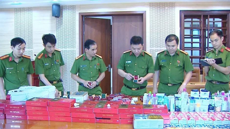 Triệt phá đường dây thuốc An Cung giả từ bột mì, bán gần 3 triệu đồng/hộp Triệt phá đường dây thuốc An Cung giả từ bột mì, bán gần 3 triệu đồng/hộp