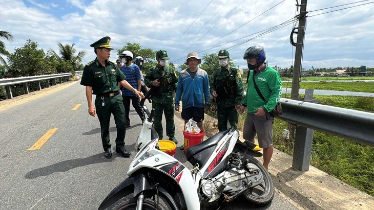 Triệt phá đường dây thuốc nổ liên tỉnh, thu giữ hàng trăm kg và hơn 10.000 kíp nổ Triệt phá đường dây thuốc nổ liên tỉnh, thu giữ hàng trăm kg và hơn 10.000 kíp nổ
