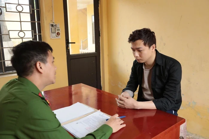 Triệt phá đường dây tổ chức đánh bạc quy mô 1 . 000 Tỷ đồng tại Hưng Yên Triệt phá đường dây tổ chức đánh bạc quy mô 1 . 000 Tỷ đồng tại Hưng Yên