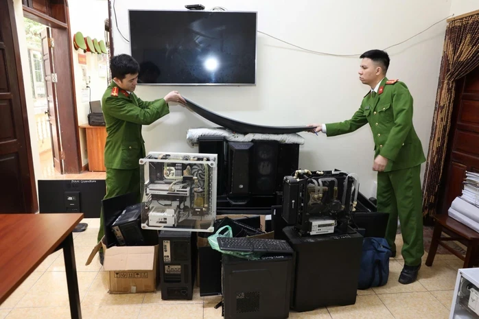 Triệt phá đường dây tổ chức đánh bạc quy mô 1 . 000 Tỷ đồng tại Hưng Yên Triệt phá đường dây tổ chức đánh bạc quy mô 1 . 000 Tỷ đồng tại Hưng Yên
