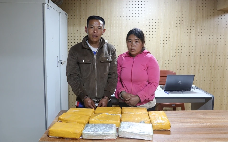 Triệt phá đường dây vận chuyển 60.000 viên hồng phiến qua biên giới Sơn La Triệt phá đường dây vận chuyển 60.000 viên hồng phiến qua biên giới Sơn La