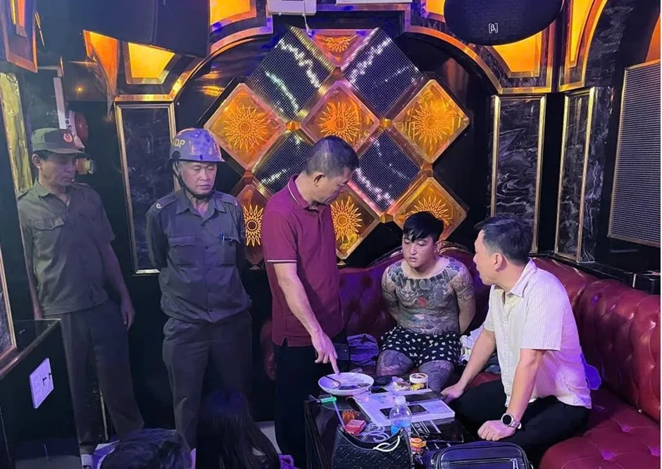 Triệt phá nhóm sử dụng ma túy trong phòng trọ, lần ra nguồn cung tại quán karaoke Triệt phá nhóm sử dụng ma túy trong phòng trọ, lần ra nguồn cung tại quán karaoke