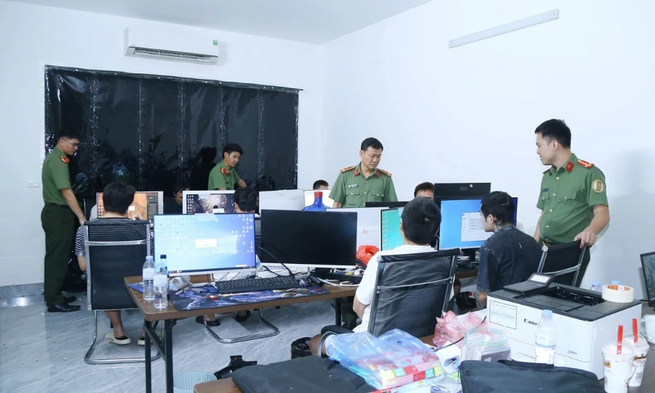 Triệt phá ổ nhóm người Trung Quốc thuê trụ sở ở Bắc Ninh để lừa đảo Triệt phá ổ nhóm người Trung Quốc thuê trụ sở ở Bắc Ninh để lừa đảo