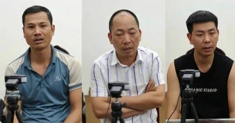 Triệt phá sới bạc trong căn nhà thuê, bắt giữ 13 đối tượng