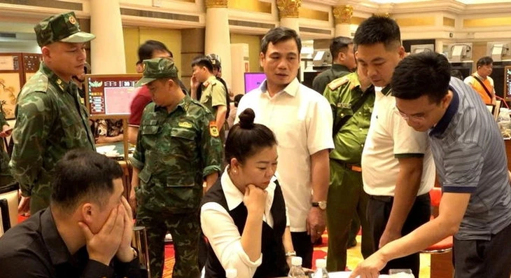 Triệt phá sòng bạc 'khủng' núp bóng khu vui chơi giải trí ở biên giới, thu giữ trên 300 tỉ đồng Triệt phá sòng bạc 'khủng' núp bóng khu vui chơi giải trí ở biên giới, thu giữ trên 300 tỉ đồng