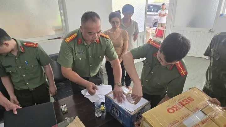 Triệt phá thành công chuyên án vận chuyển trái phép chất phóng xạ ở Lạng Sơn Triệt phá thành công chuyên án vận chuyển trái phép chất phóng xạ ở Lạng Sơn