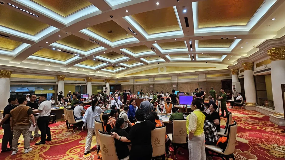 Triệt phá tụ điểm đánh bạc núp bóng khu vui chơi giải trí ở biên giới Lạng Sơn, thu giữ trên 300 tỷ đồng Triệt phá tụ điểm đánh bạc núp bóng khu vui chơi giải trí ở biên giới Lạng Sơn, thu giữ trên 300 tỷ đồng