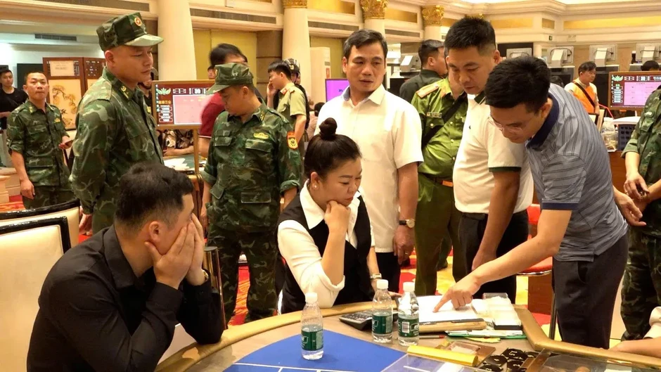 Triệt phá tụ điểm đánh bạc núp bóng khu vui chơi giải trí ở biên giới Lạng Sơn, thu giữ trên 300 tỷ đồng Triệt phá tụ điểm đánh bạc núp bóng khu vui chơi giải trí ở biên giới Lạng Sơn, thu giữ trên 300 tỷ đồng