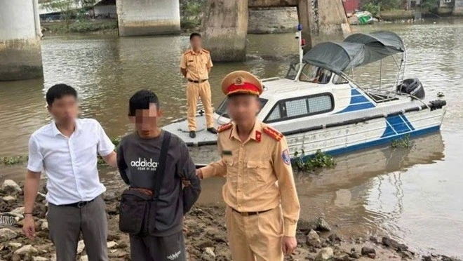 Triệt phá tụ điểm ma túy dưới gầm cầu Tam Bạc, Hải Phòng Triệt phá tụ điểm ma túy dưới gầm cầu Tam Bạc, Hải Phòng