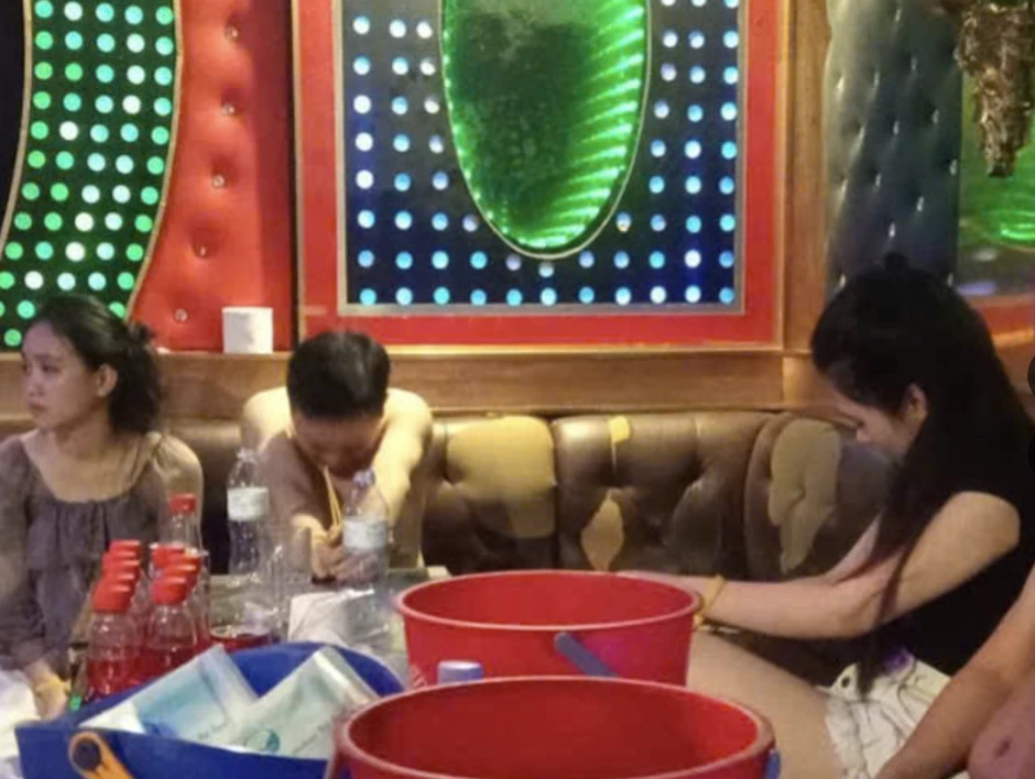 Triệt phá vụ ma túy Hưng Yên tại quán karaoke , 13 bị can bị khởi tố Triệt phá vụ ma túy Hưng Yên tại quán karaoke , 13 bị can bị khởi tố