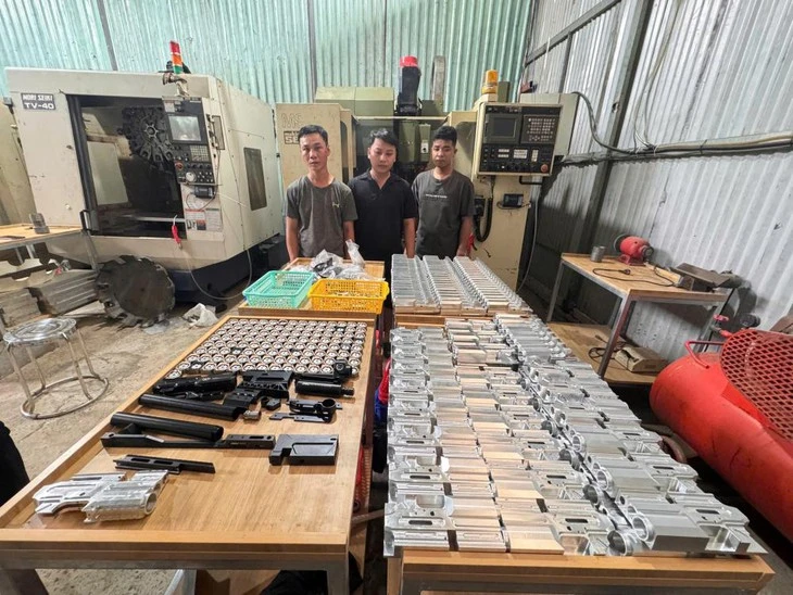 Triệt xóa 2 xưởng sản xuất vũ khí quân dụng trái phép quy mô lớn tại TP.HCM và Đồng Nai Triệt xóa 2 xưởng sản xuất vũ khí quân dụng trái phép quy mô lớn tại TP.HCM và Đồng Nai