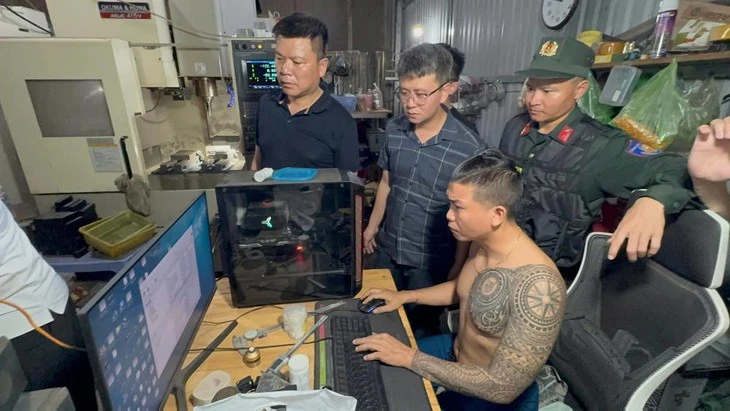 Triệt xóa 2 xưởng sản xuất vũ khí quân dụng trái phép quy mô lớn tại TP.HCM và Đồng Nai Triệt xóa 2 xưởng sản xuất vũ khí quân dụng trái phép quy mô lớn tại TP.HCM và Đồng Nai
