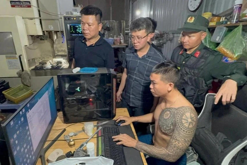 Triệt xóa 2 xưởng sản xuất vũ khí quy mô lớn ở TPHCM và Đồng Nai Triệt xóa 2 xưởng sản xuất vũ khí quy mô lớn ở TPHCM và Đồng Nai