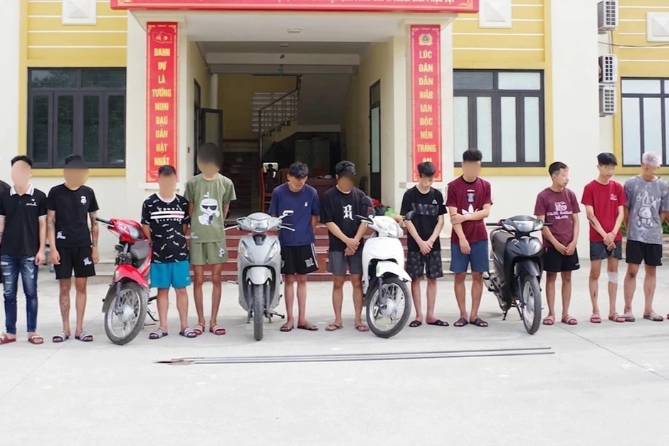 Triệu tập 16 đối tượng mang dao phóng lợn, hò hét náo loạn đường phố