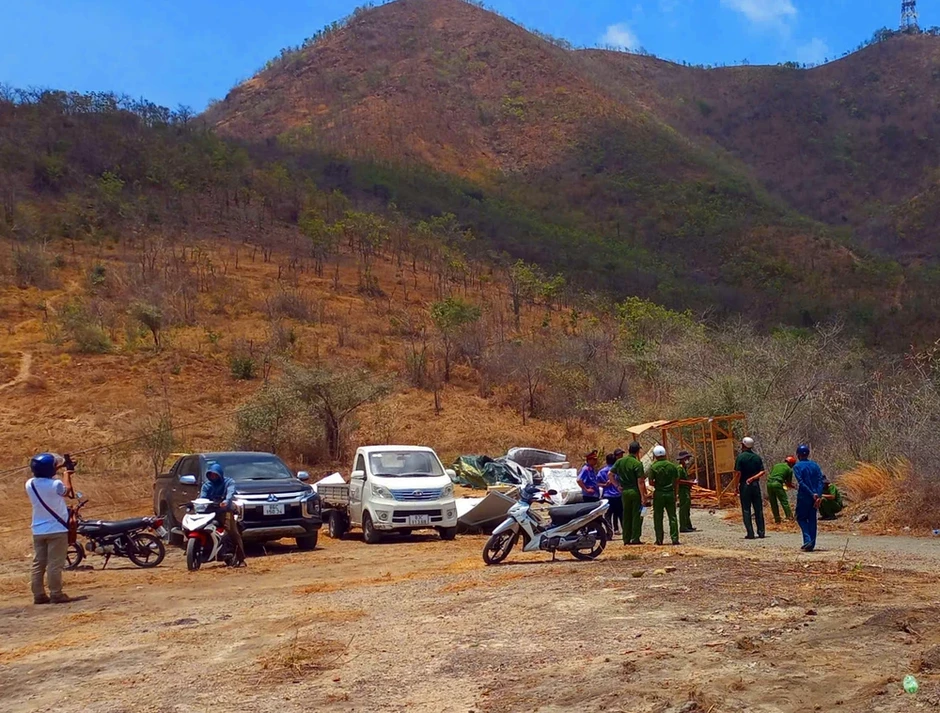Triệu tập đại diện công ty liên quan vụ ô tô rơi xuống núi Tà Zôn 3 người tử vong Triệu tập đại diện công ty liên quan vụ ô tô rơi xuống núi Tà Zôn 3 người tử vong
