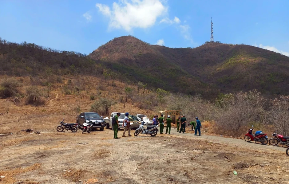 Triệu tập đại diện công ty liên quan vụ ô tô rơi xuống núi Tà Zôn 3 người tử vong Triệu tập đại diện công ty liên quan vụ ô tô rơi xuống núi Tà Zôn 3 người tử vong