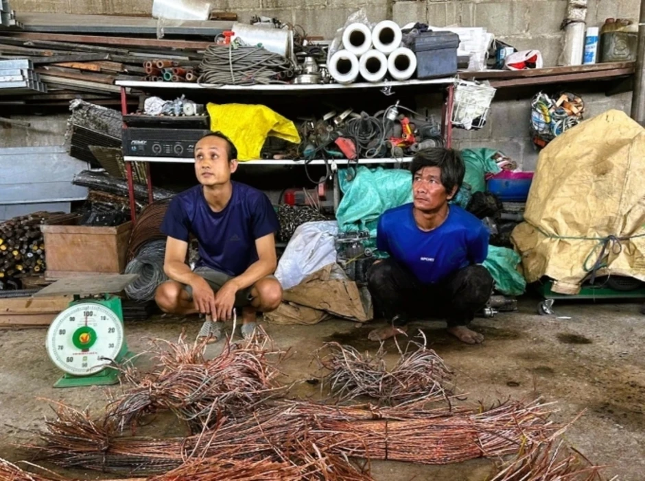 Trinh sát phục kích bắt trộm dây điện cao tốc Bến Lức - Long Thành Trinh sát phục kích bắt trộm dây điện cao tốc Bến Lức - Long Thành